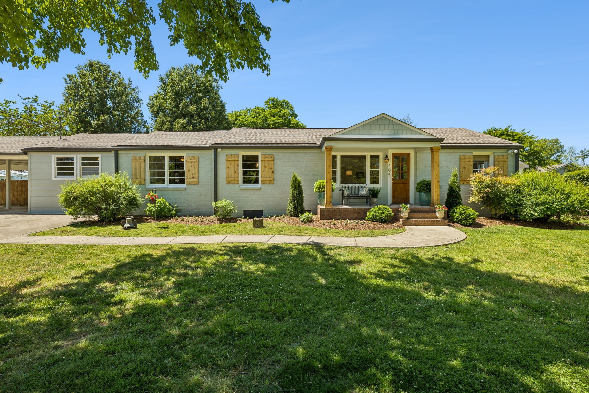 405 Roberts St