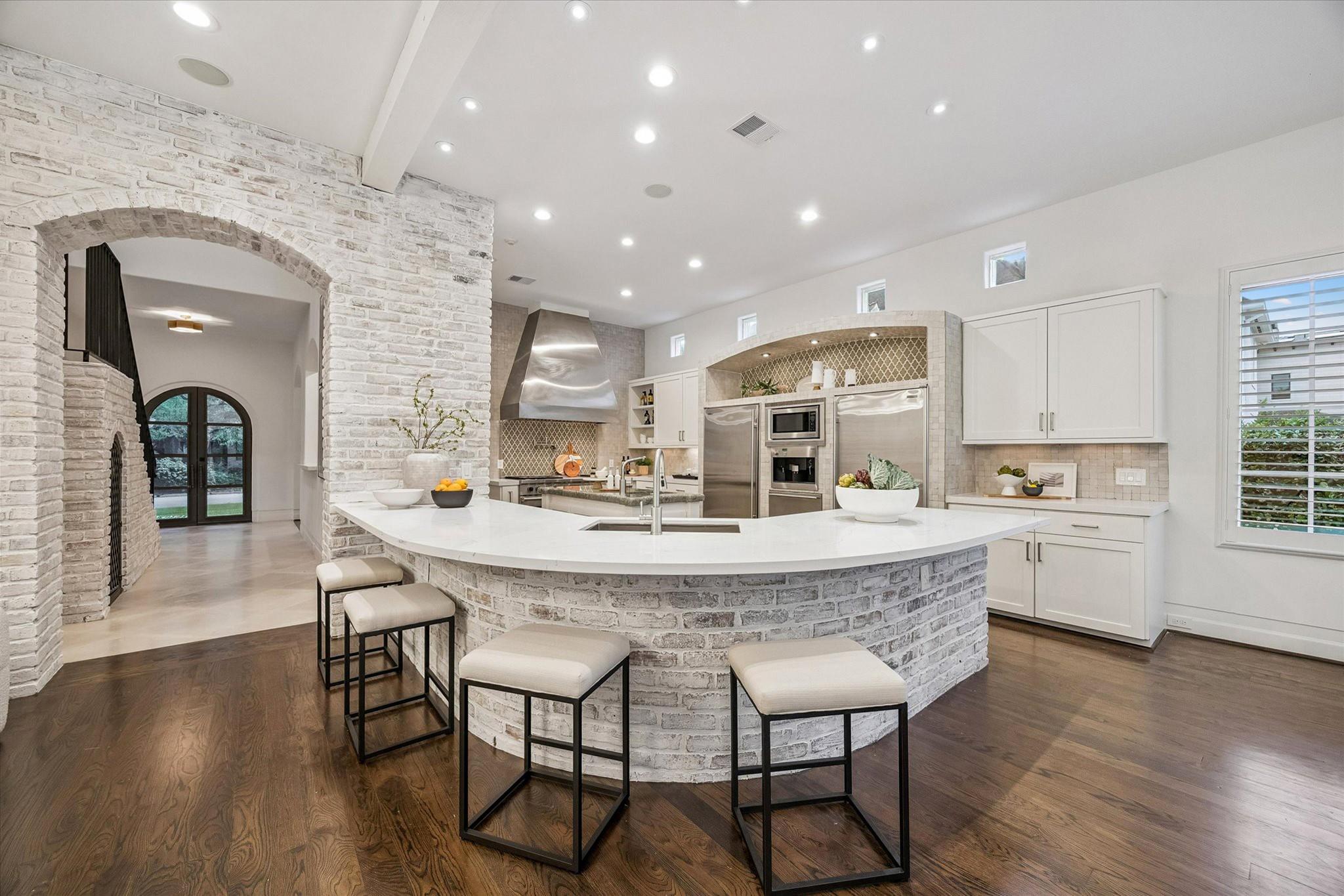 2330 Maroneal Street