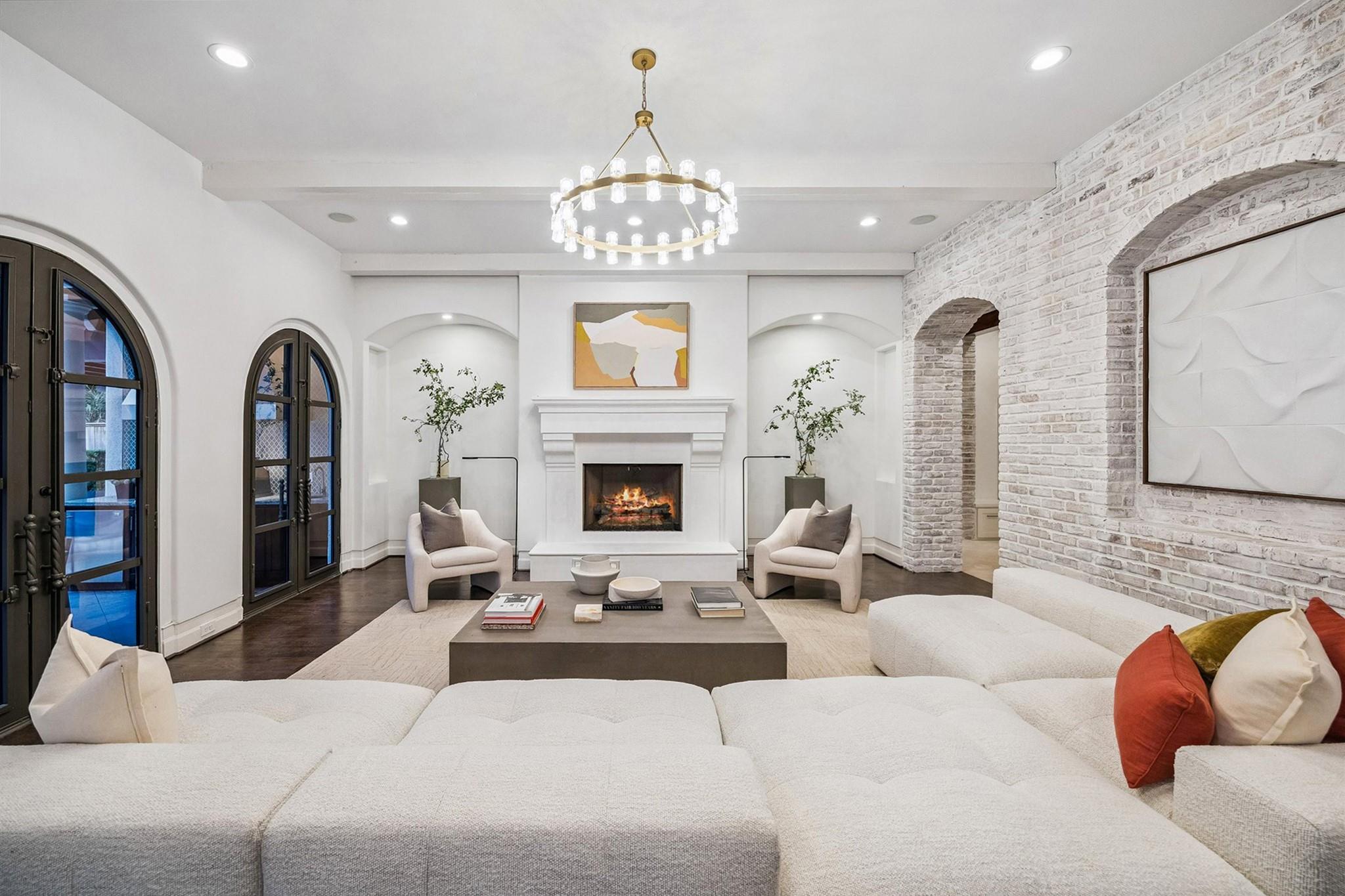 2330 Maroneal Street