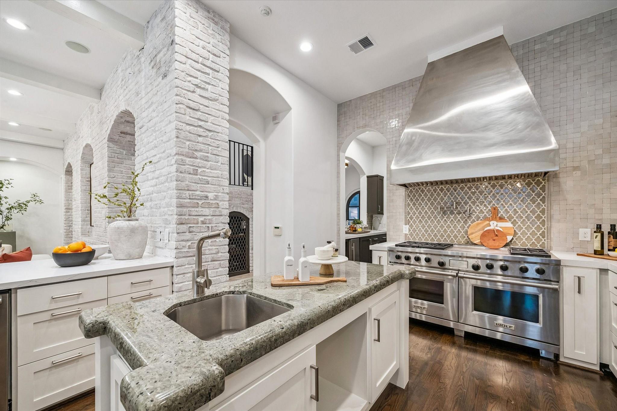 2330 Maroneal Street