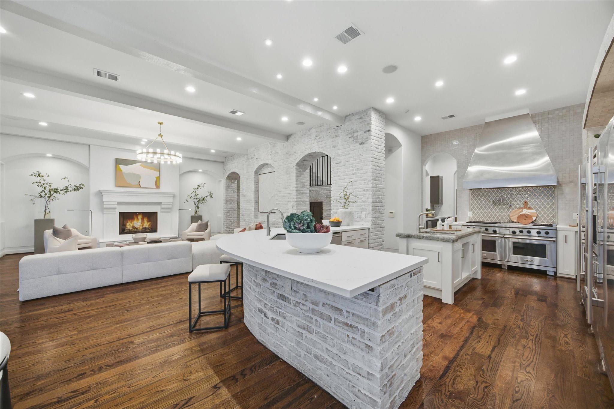 2330 Maroneal Street