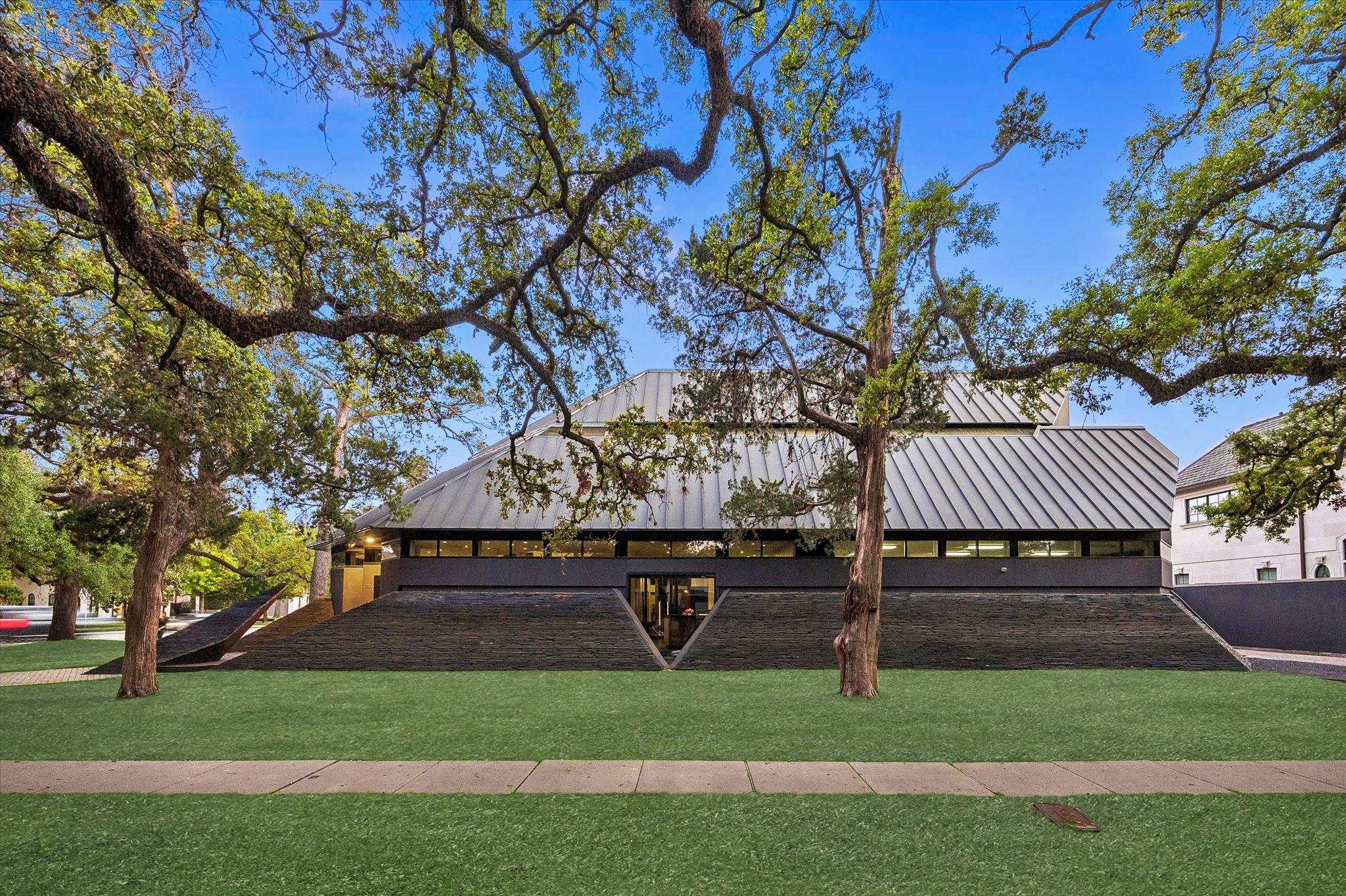 3201 University Boulevard