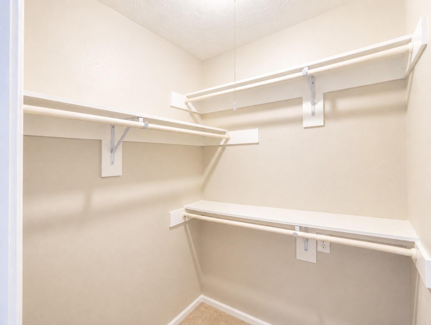 11 Hickory Oak Drive