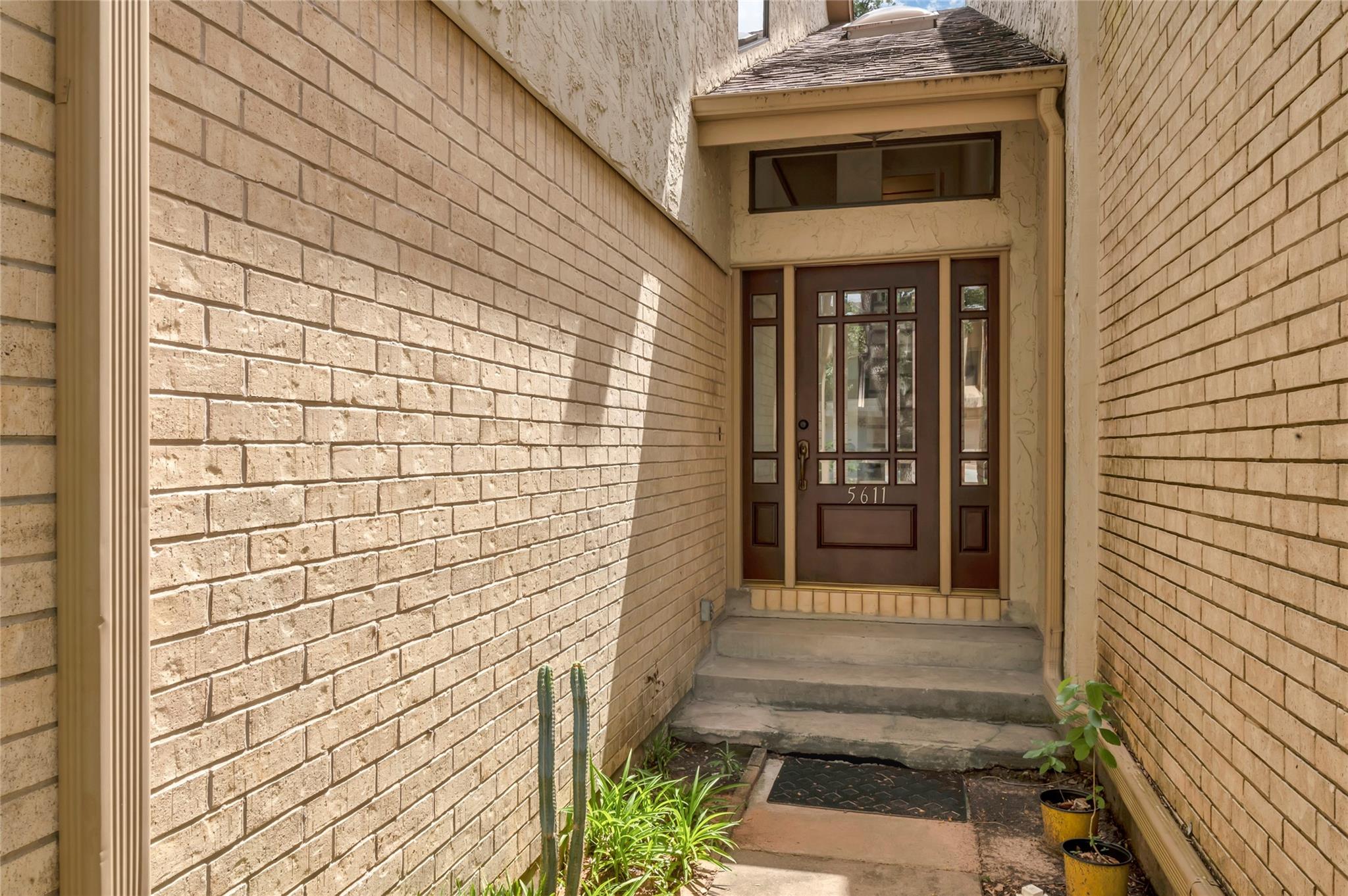 5611 Saint Paul Street