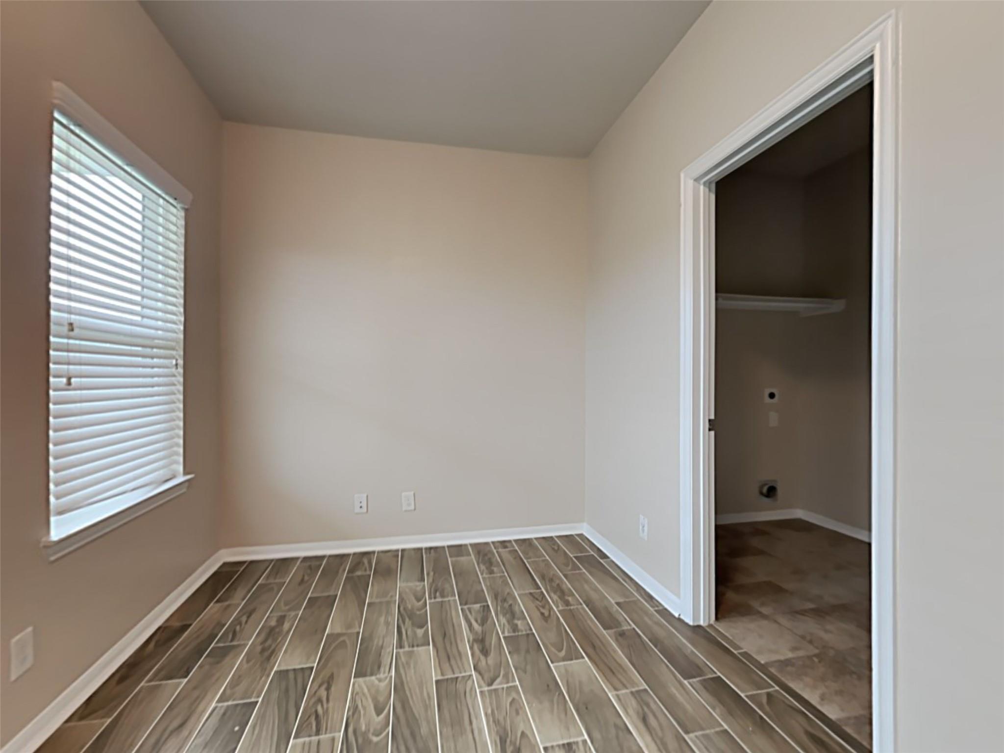 31218 Roos River Road