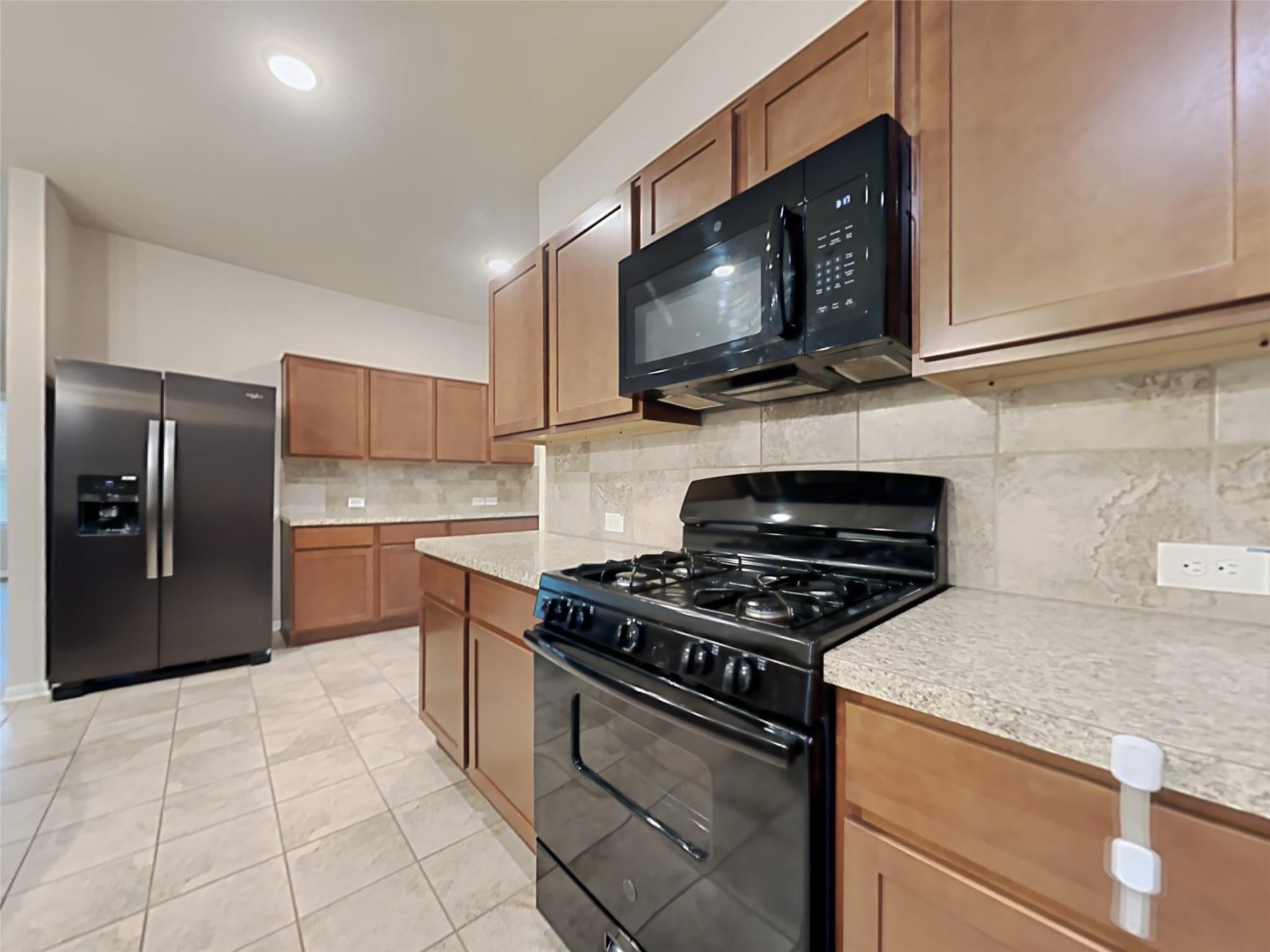 31218 Roos River Road