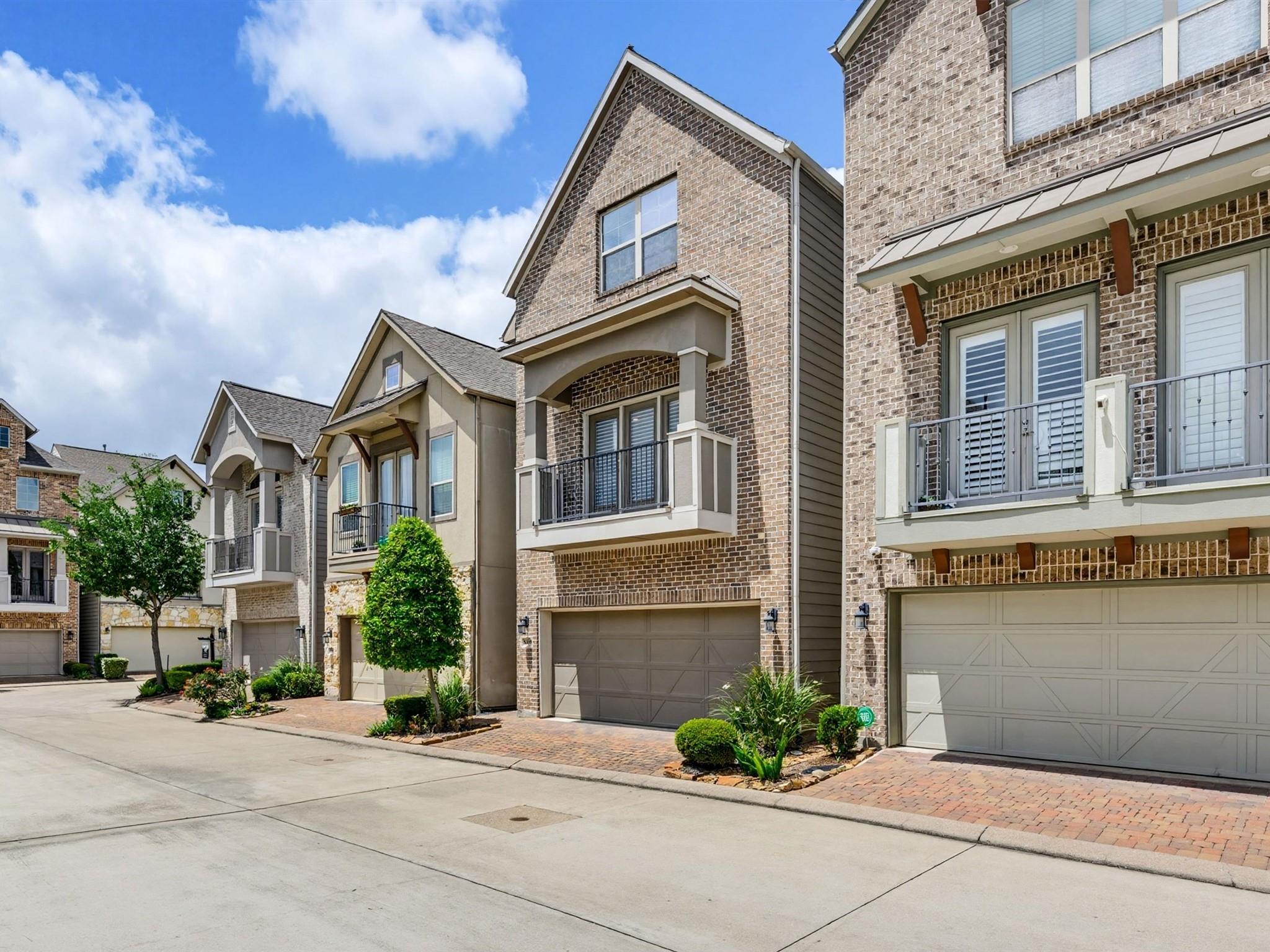 8418 Oak Leaf Point Drive