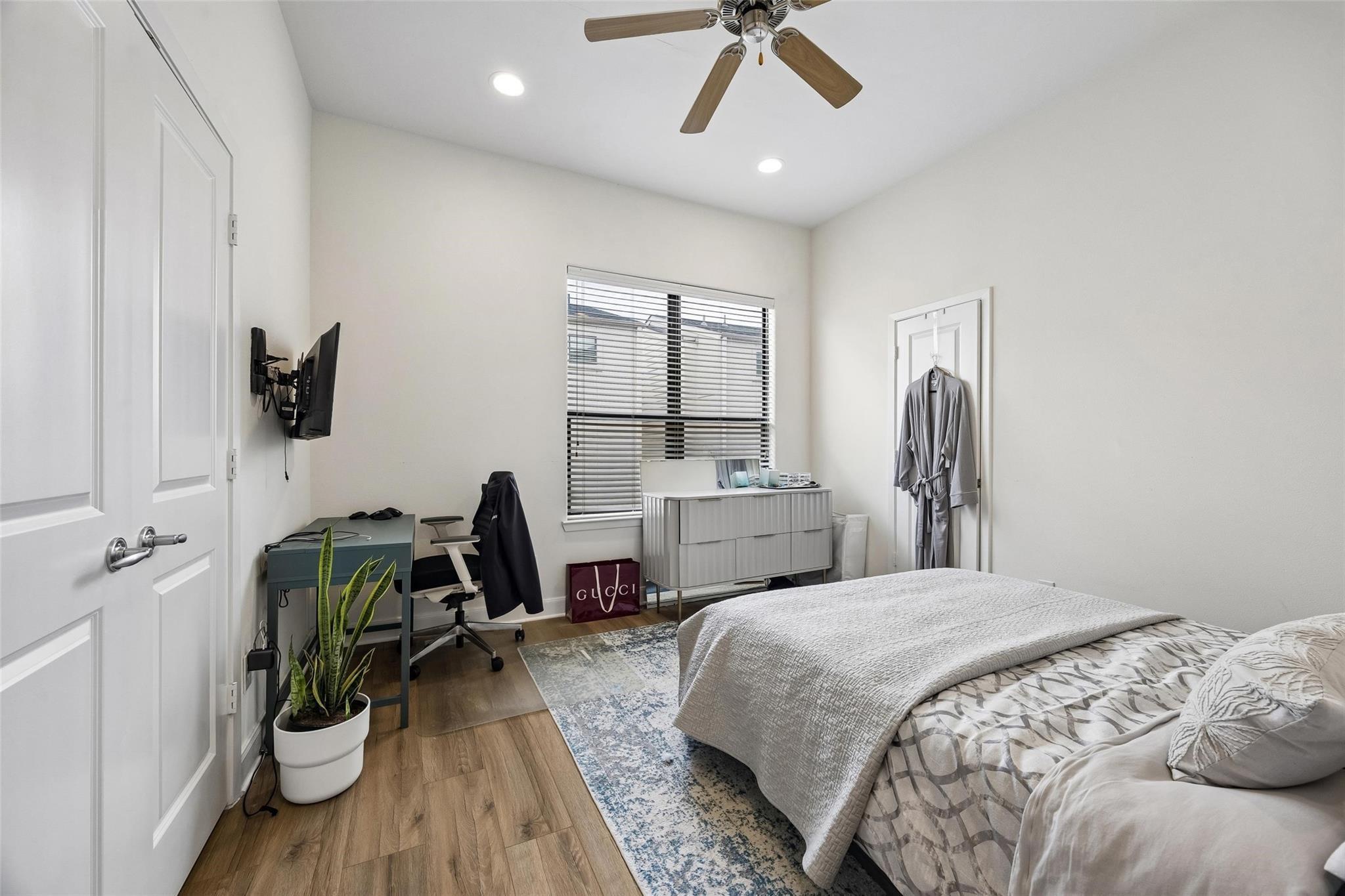5022 Lillian Street