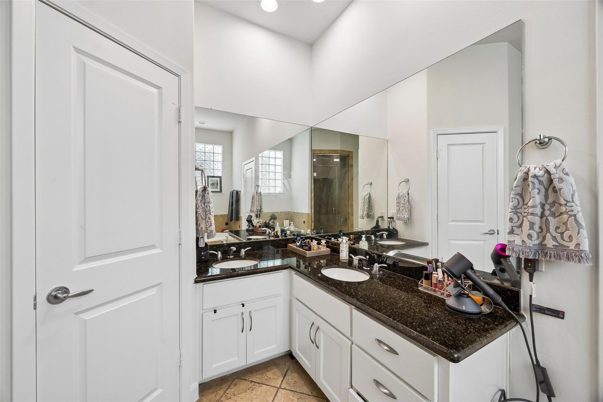 5022 Lillian Street