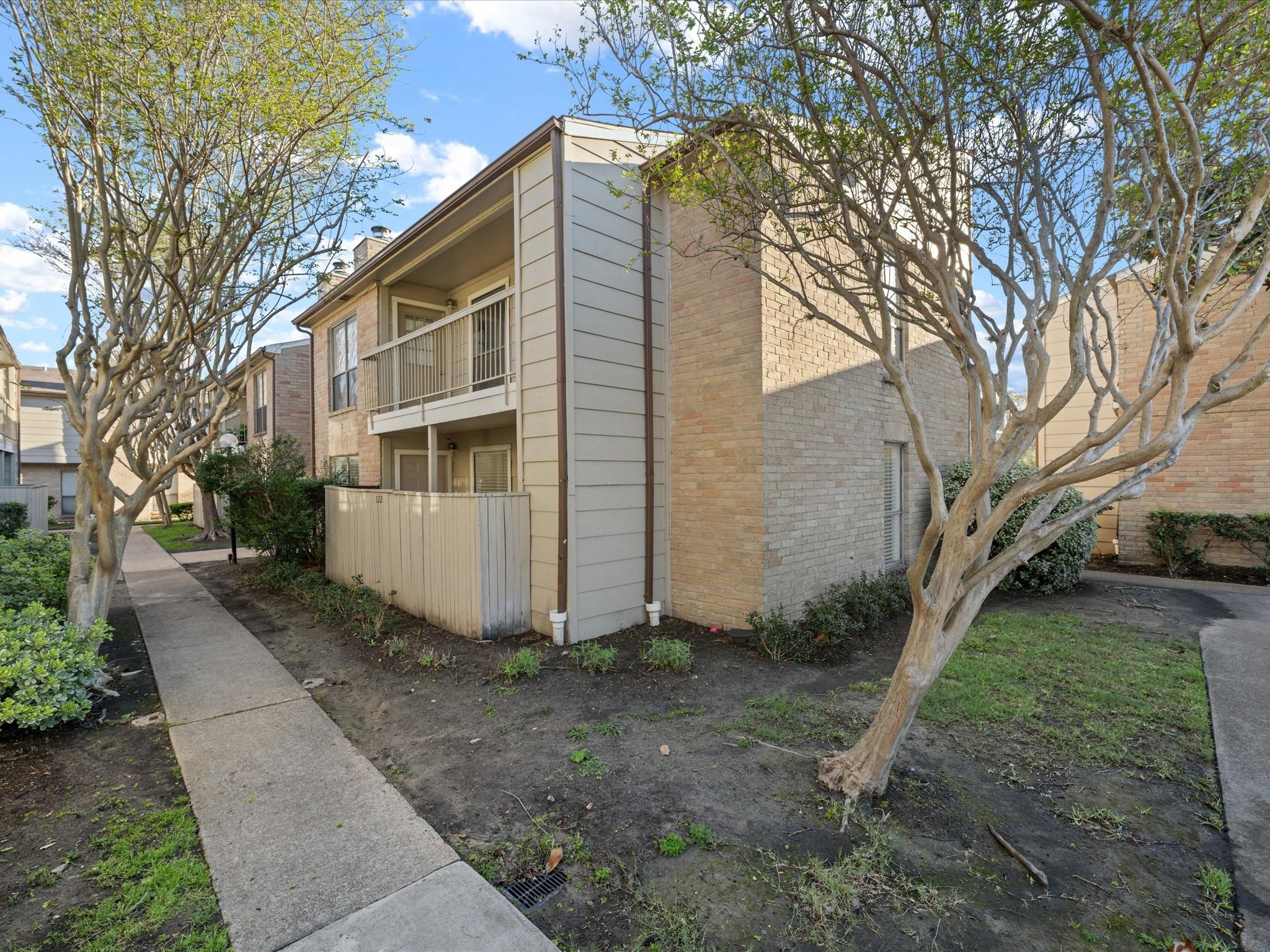 2120 Wilcrest Drive # 122