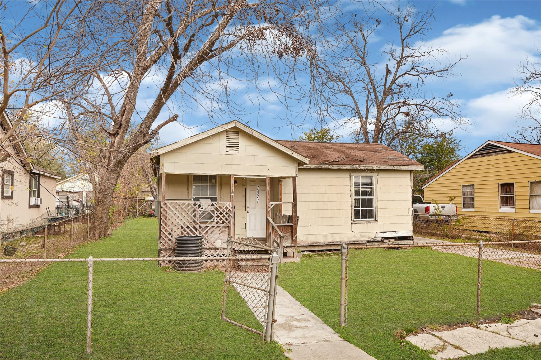 7427 Texarkana Street