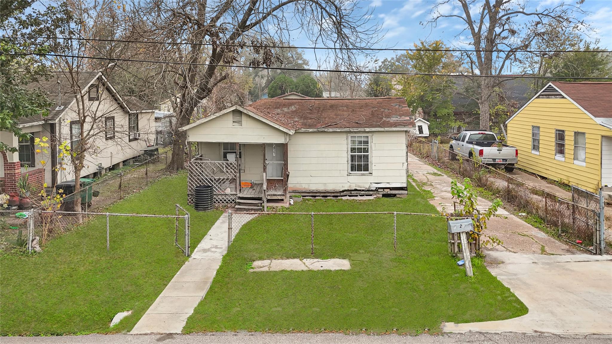 7427 Texarkana Street