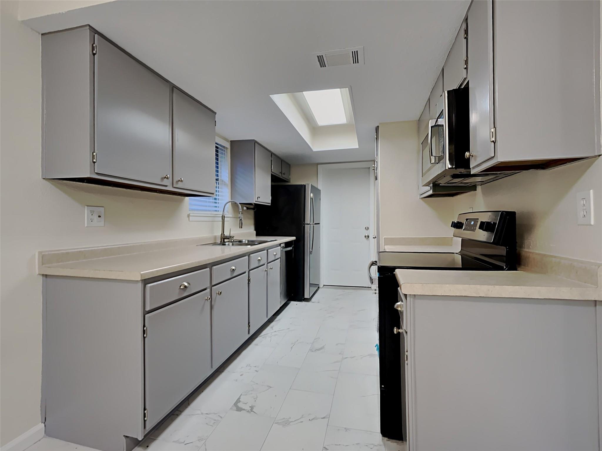 16418 Forest Bend Avenue