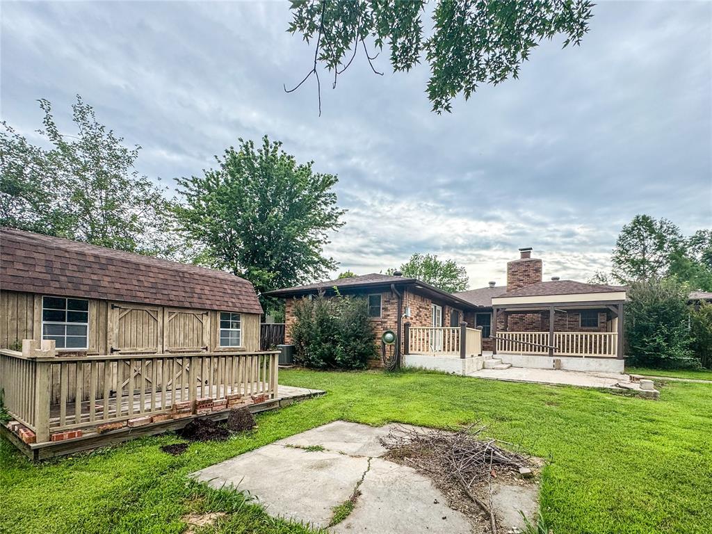 827 Crestview Drive