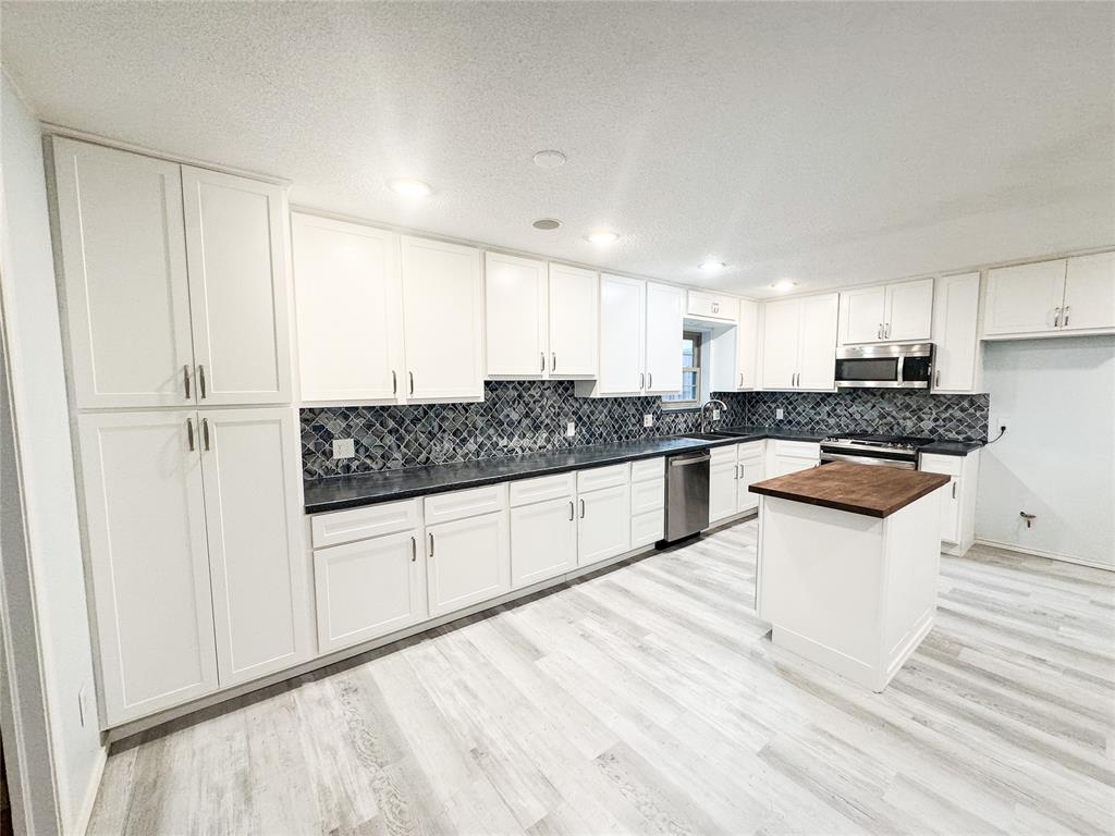 827 Crestview Drive