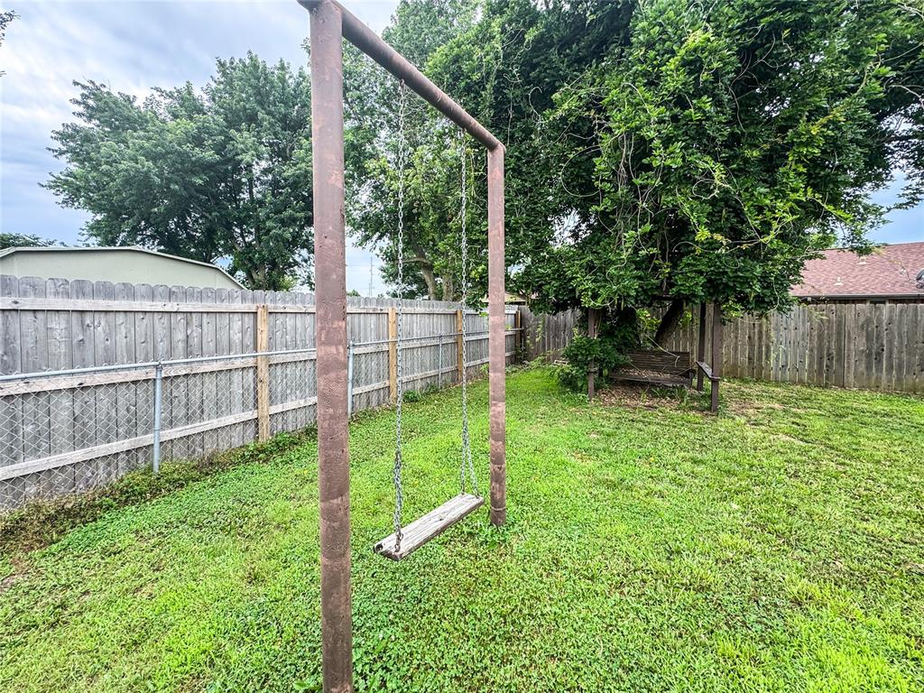 827 Crestview Drive
