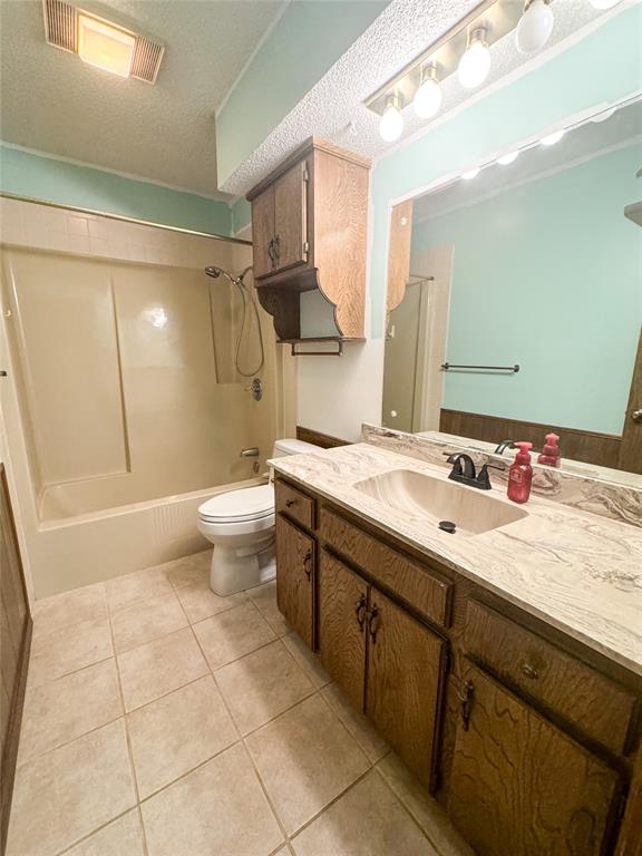 827 Crestview Drive
