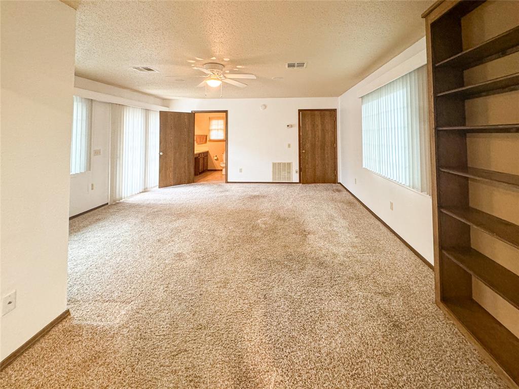827 Crestview Drive