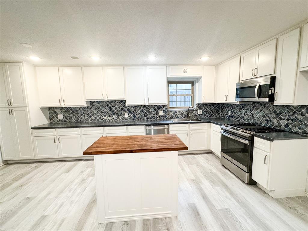 827 Crestview Drive
