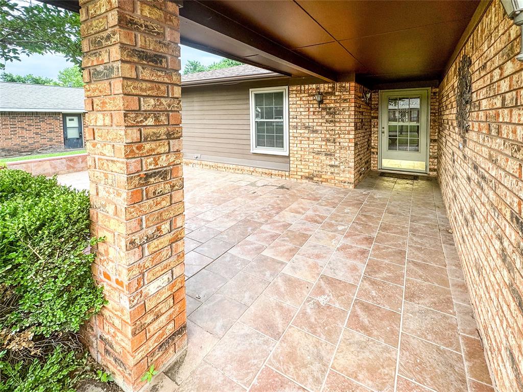 827 Crestview Drive