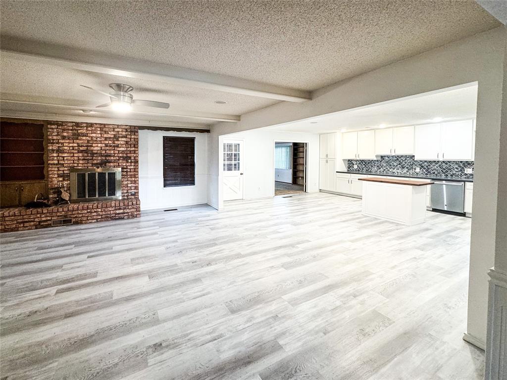 827 Crestview Drive