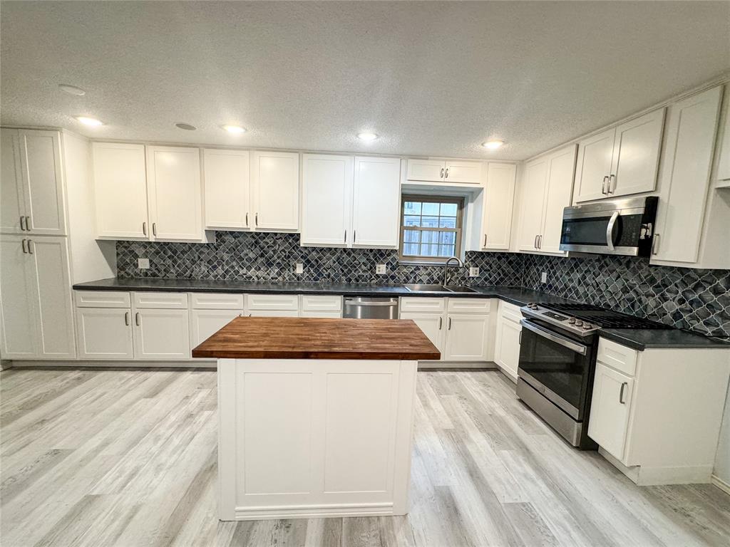 827 Crestview Drive