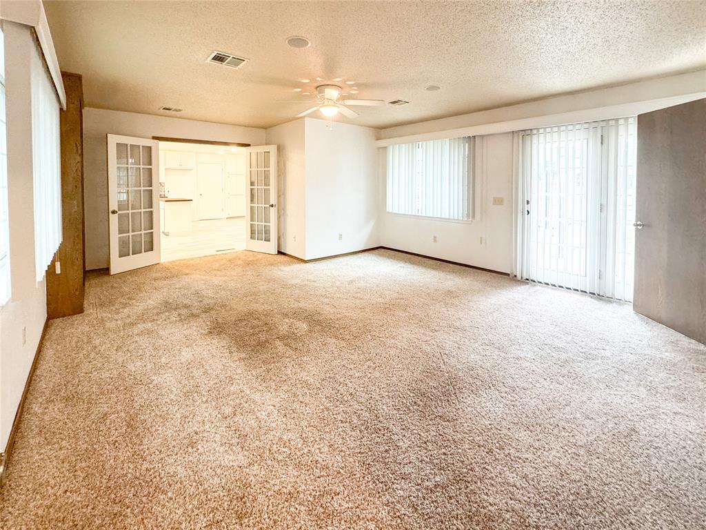 827 Crestview Drive