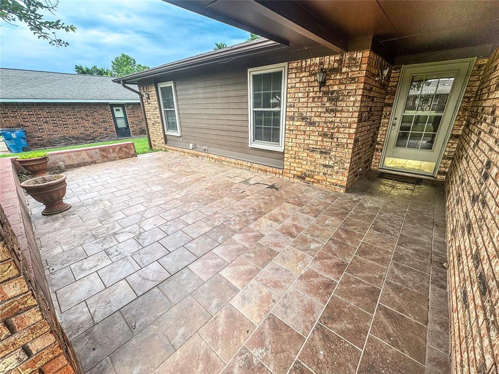 827 Crestview Drive