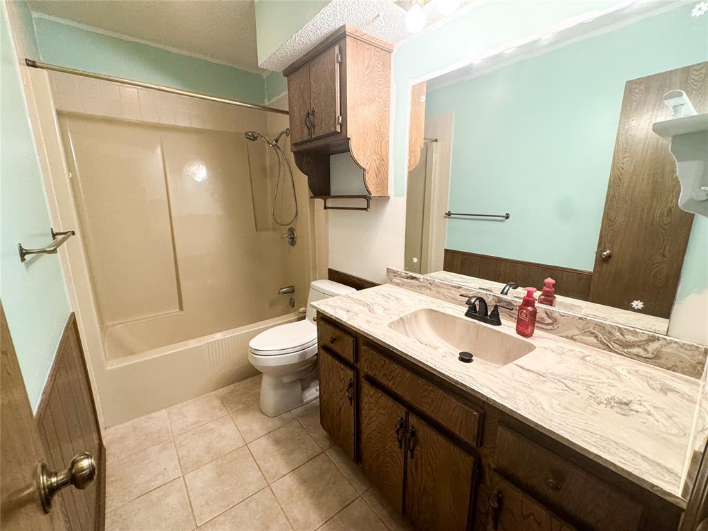 827 Crestview Drive