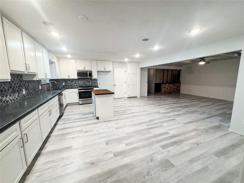 827 Crestview Drive