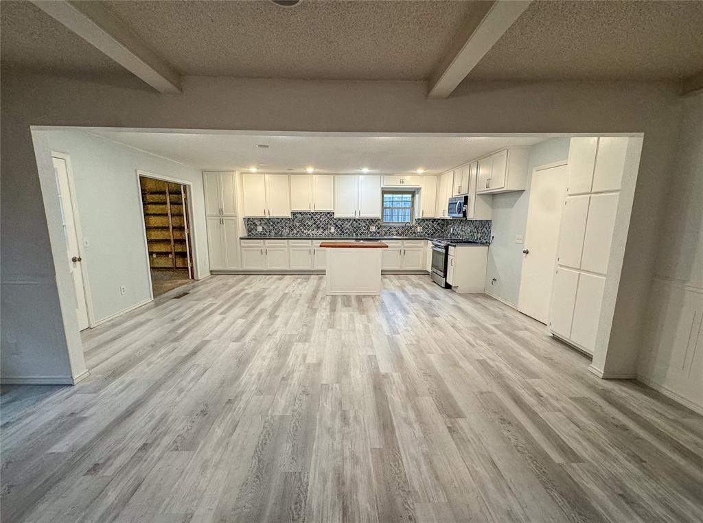 827 Crestview Drive
