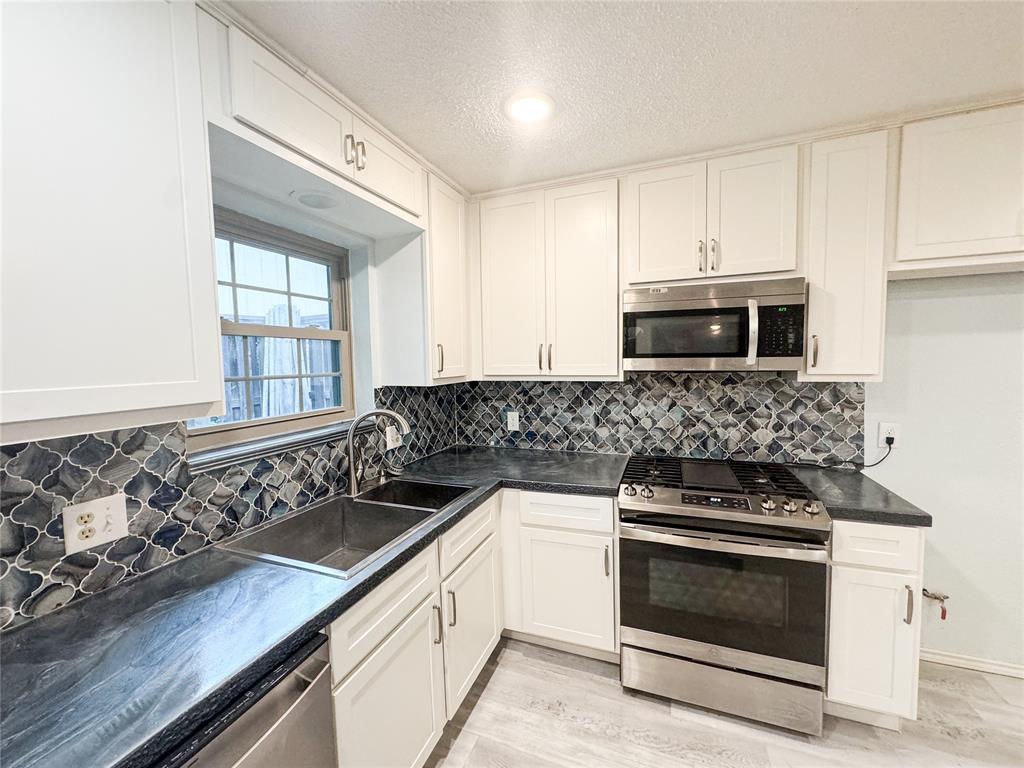 827 Crestview Drive