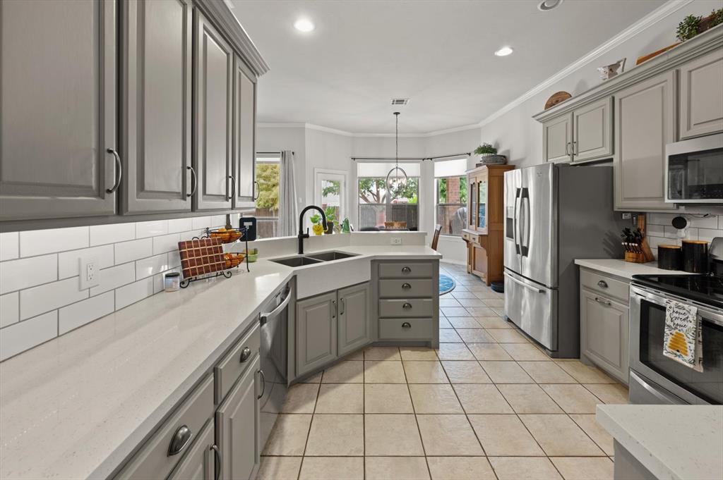 15913 Sheffield Boulevard