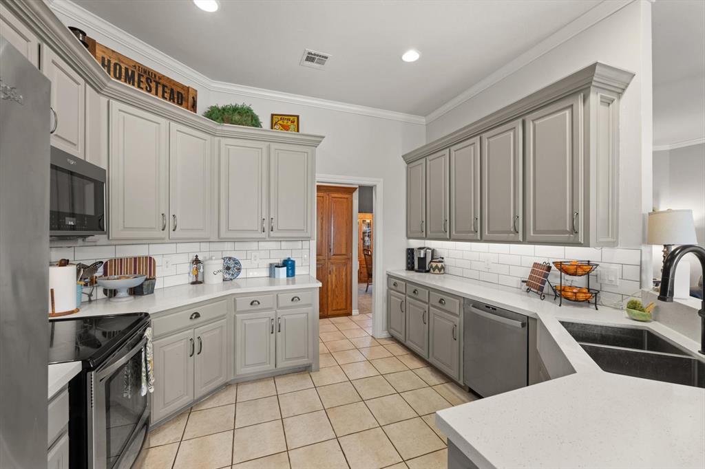 15913 Sheffield Boulevard