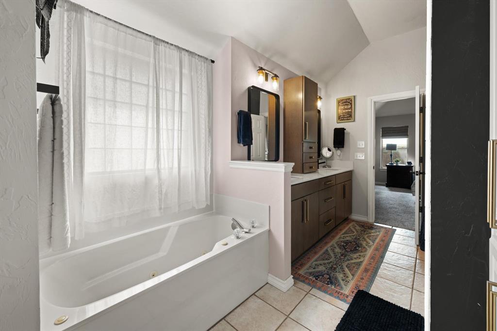 15913 Sheffield Boulevard