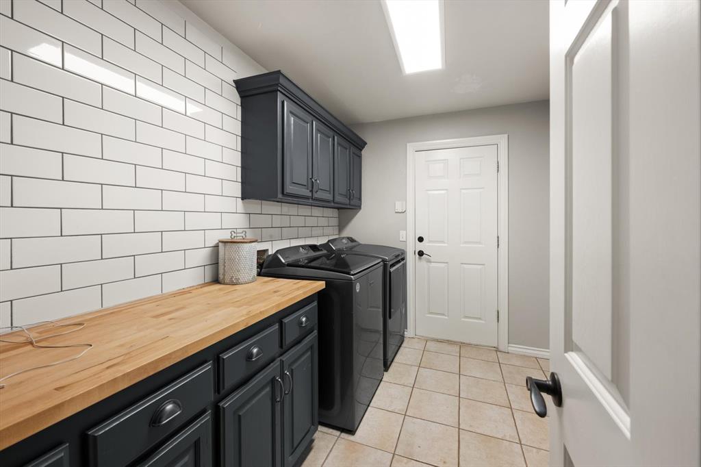 15913 Sheffield Boulevard