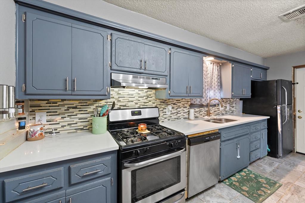 1522 Farmington Street