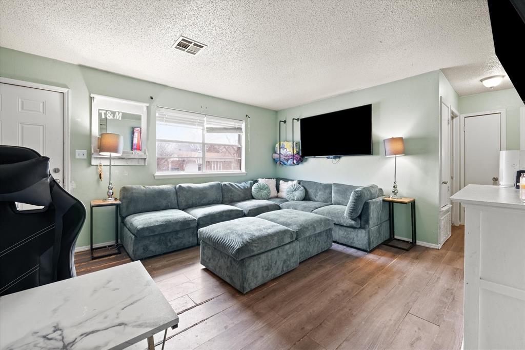 1522 Farmington Street