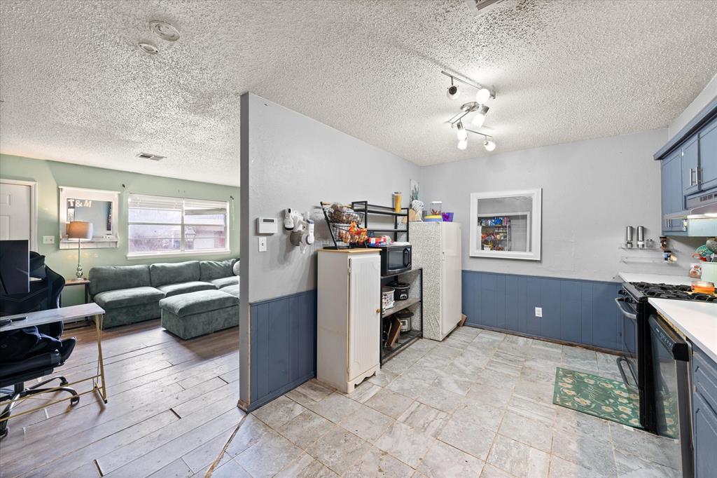 1522 Farmington Street