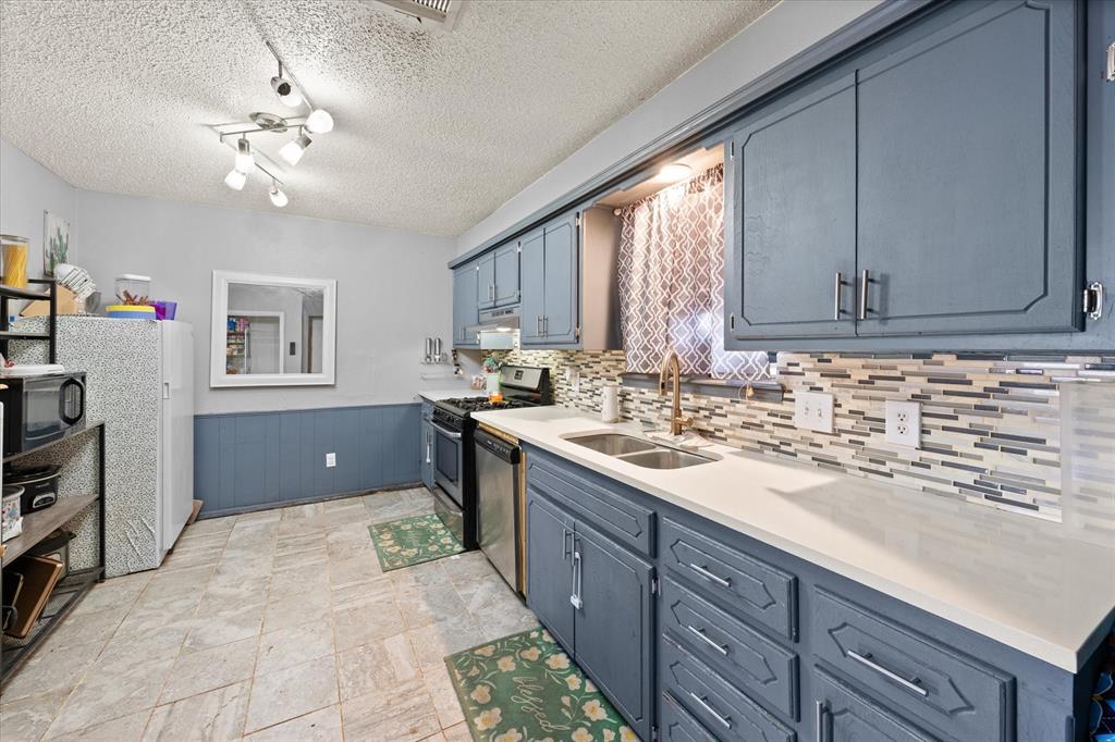 1522 Farmington Street