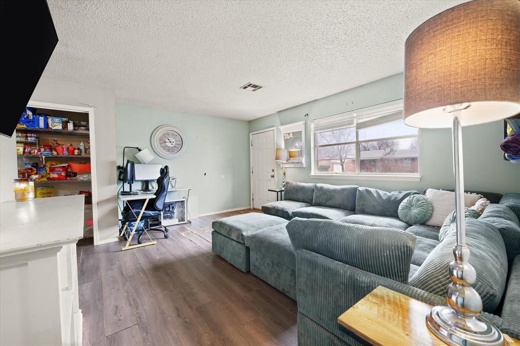 1522 Farmington Street