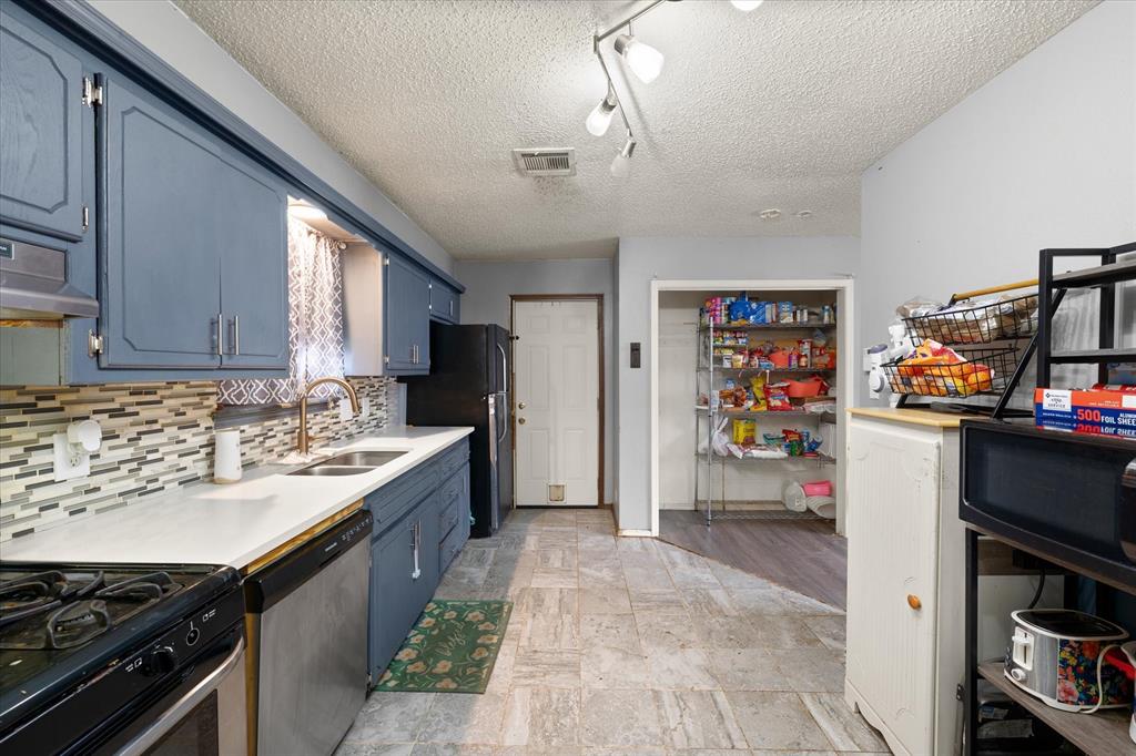 1522 Farmington Street