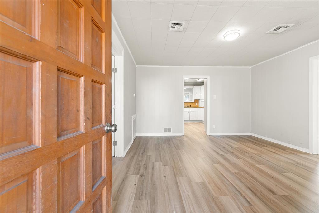 1423 W Logan Avenue