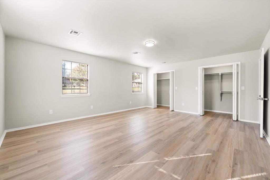 1423 W Logan Avenue