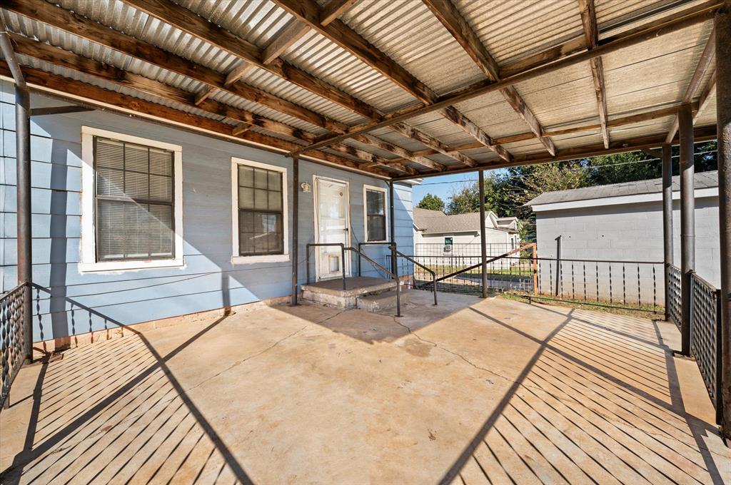 1423 W Logan Avenue
