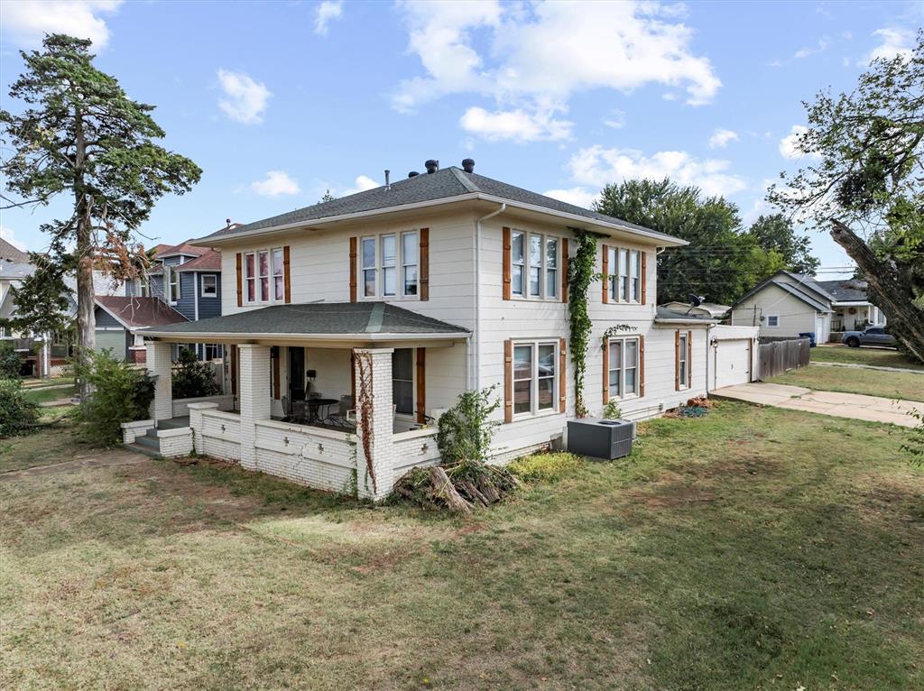 1005 E Noble Avenue