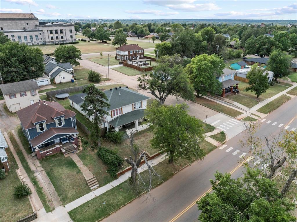 1005 E Noble Avenue
