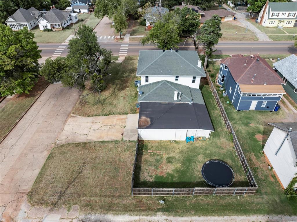 1005 E Noble Avenue