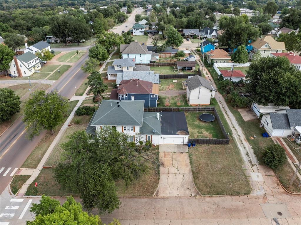 1005 E Noble Avenue