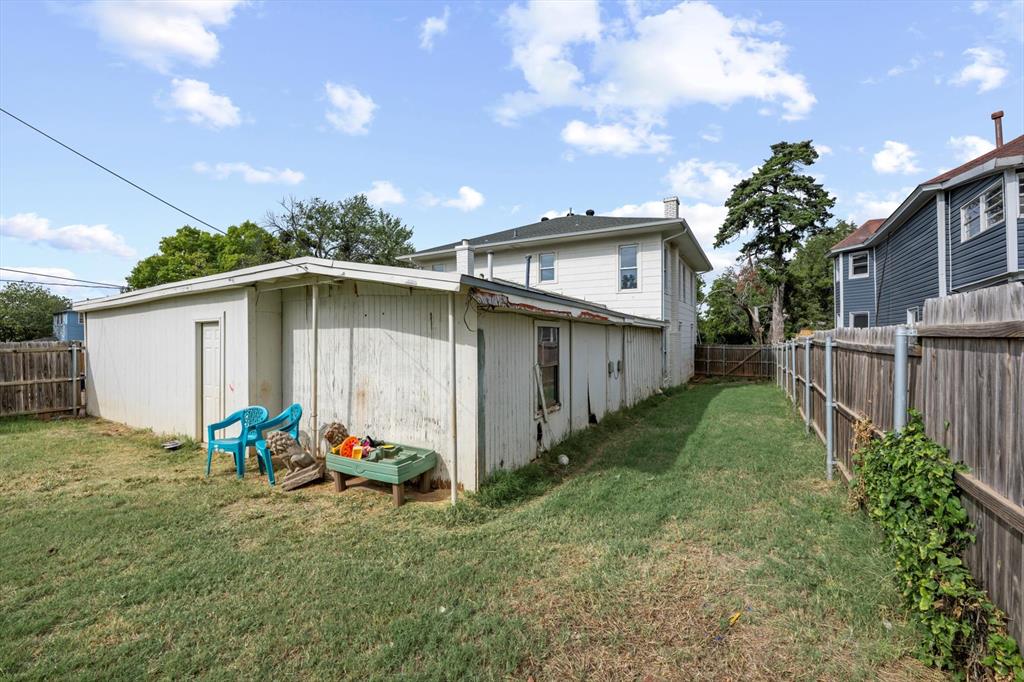 1005 E Noble Avenue